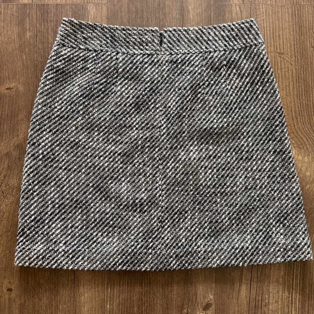LOFT Mini Skirt Women 4 Black White Herringbone Tweed Button Tab Academia Office - Picture 8 of 13